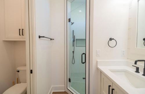 4BR Beach Haven - Deck, Gourmet Kitchen, Tiki Bar Fun - Foto 45