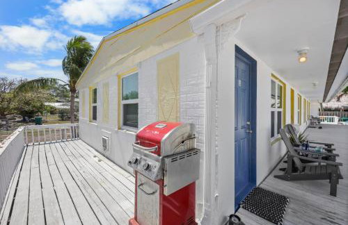 Condo located in Goodland just a short walk from great food - Foto 25