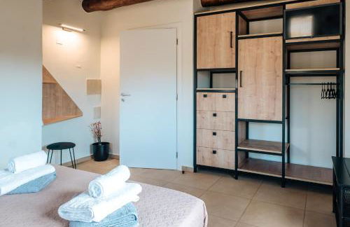 Villa Recluso-3 bd luxury country villa, huge heated pool with hydromassage, individual bbq & large yard, mountain view - Photo 29