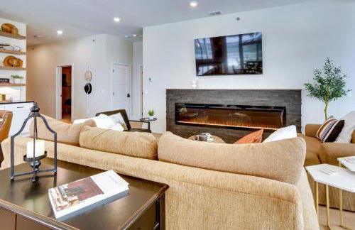 Waterfront Watertown Condo with Patio and Pool Access! - Foto 4