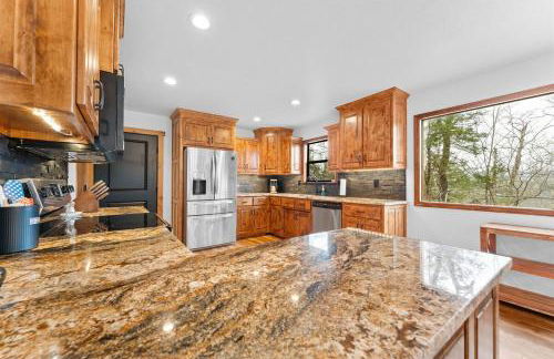 Remodeled Lakefront Cabin, shuffleboard, Starlink - Foto 8