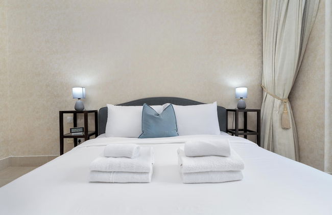 Lux BnB I Souk Al Bahar I Burj Khalifa Views - Photo 2