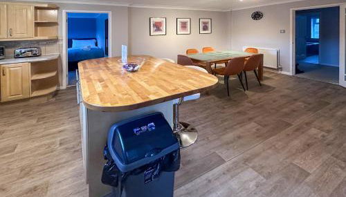 BLUNSDON LODGE - Spacious Bungalow, High Speed Wi-Fi, Free Private Parking, Garden - Foto 2, dishwasher, toaster