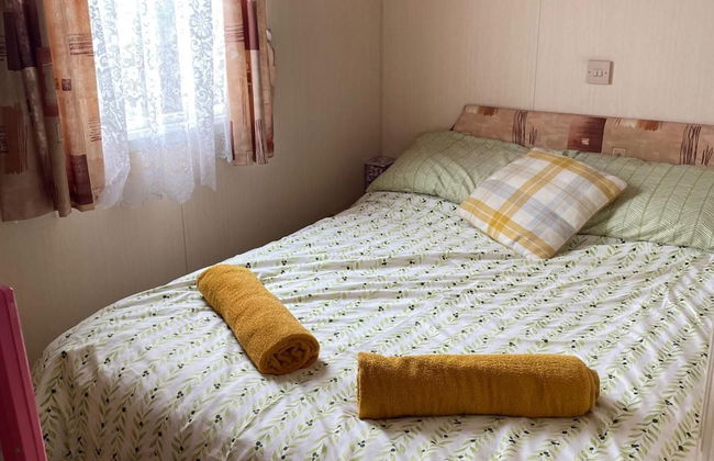 Cozy Camber Caravan 3 Bedroom Retreat With Decking - Foto 1