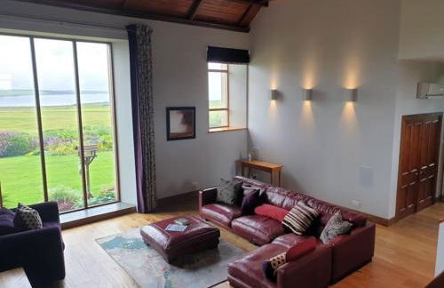 Exceptional 4 bed converted church with hot tub - Photo 14