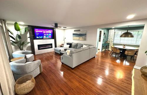 The Sleepy Tiki - game room, tiki lounge, firepit - Foto 4