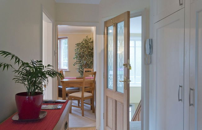 Poplar House Serviced Apartments - Photo 8