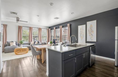 Spacious Apartment with Gated Parking Near Med Ctr - Foto 24