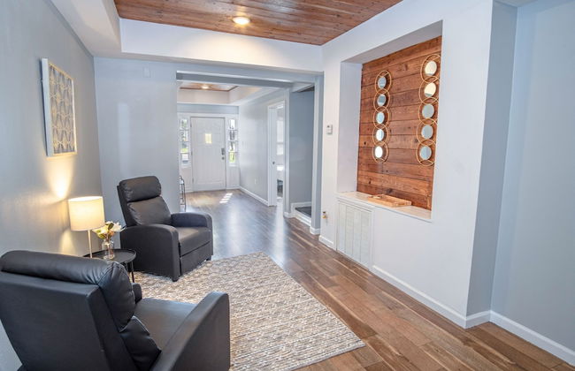 Magnificent Large Home Near Downtown - Foto 35