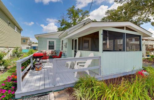 Deck and Indian River Bay Views Coastal Cottage - Foto 1