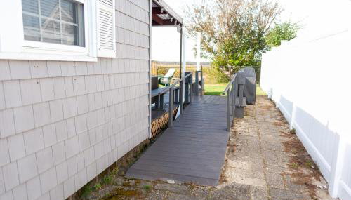 Dog-Friendly Cottage with Backyard & Beach Vibes! - Foto 3