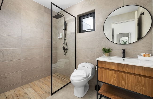 Brand NEW 3br2ba w Private Pool Amazing Location - Foto 8