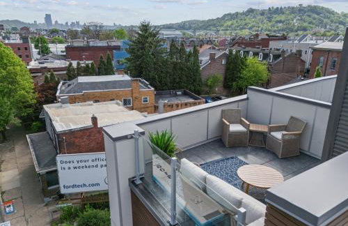 Immaculate Penthouse Double King Suite on Butler St with rooftop deck and free off street parking - Foto 7