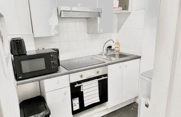 Stylish 2-Guest Studio with Netflix, Prime - FREE WIFI & FREE PARKING - Aroluchi Ville - Foto 2