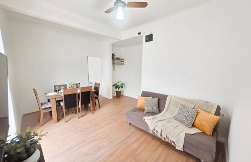 Varanda ensolarada a alguns passos do mar - Foto 1