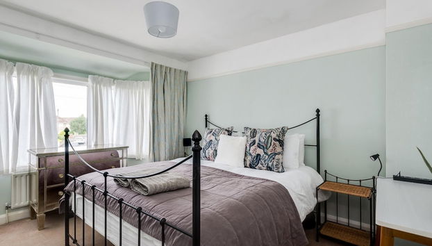 Cheerfull 3-Bedroom Home with parking & garden - Foto 2, Zimmer