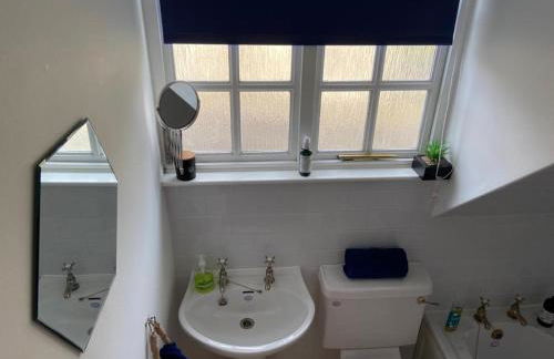 House - Sleeps 4 Pet Friendly & Free Parking - Foto 17