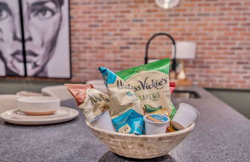 New 2 Luxe Townhomes with Rooftops Sleeps 24 - Foto 32