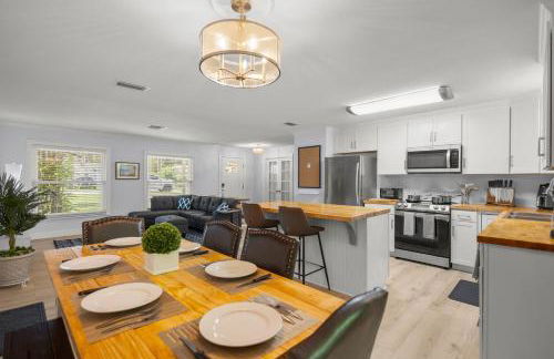 Cozy 4BR King Suite Home by WEC & Downtown! - Foto 1