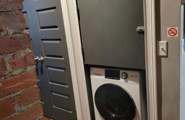 Modern style and comfort near UC - Photo 3