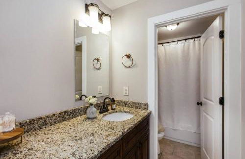 Meet Me in Athens I Beautiful 4-Bdrm House I 1 Mile to DT and Mins to UGA - Foto 9