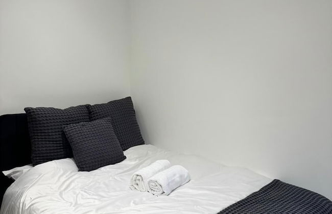 Romford Studio Retreat - Photo 1