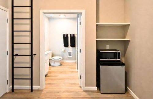 Cozy Micro Suite Unit 1 Sleeps 2 Minutes to Downtown - Foto 5