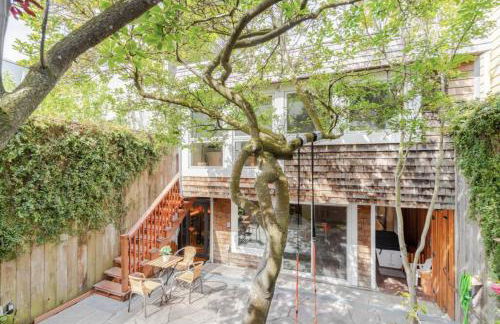 Charming Victorian Oasis with an Elegant and Spacious Haven - Foto 41