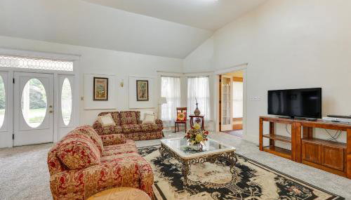 Paris Vacation Rental about 15 Mi to Mount Magazine! - Foto 2