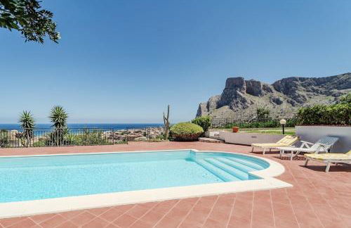 Pool & Panoramic Villa - 9 mins city center - Foto 1