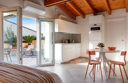 Loft Park & Rail free Parking - Photo 10