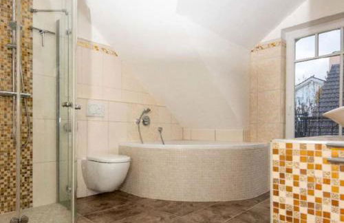 Phantastisches Haus mit Pool direkt in München - Photo 4