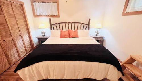 Maggie Valley 4BR Cabin with Hot Tub in Serene Forest - Foto 2