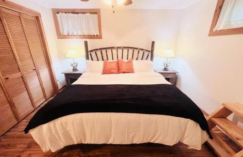 Maggie Valley 4BR Cabin with Hot Tub in Serene Forest - Foto 2