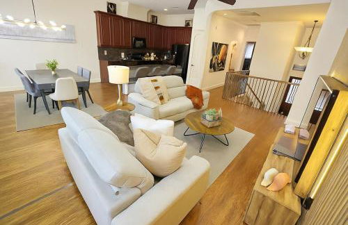 Shop, Soak &Sleep Galleria 3BR Retreat Private Jacuzzi - Foto 30