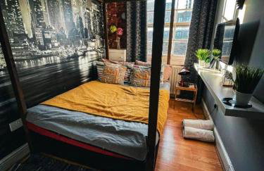 Shoreditch Cinema & Sauna retreat- 2BDR House with Garden & Games Room - Sleeps 6 - Photo 15
