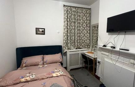 LARGE SELF CATERING HOUSE WITH WiFi CLOSE TO TRANSPORTS - Photo 30