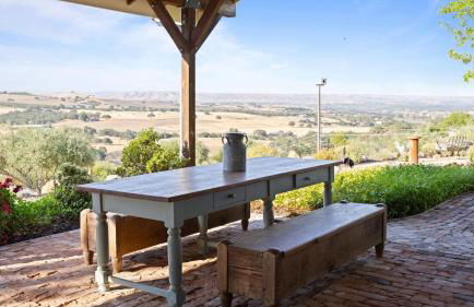 4.5 Acre Secluded Ranch w Panoramic Views • Fire Pit Olive Ranch by AvantStay - Foto 8