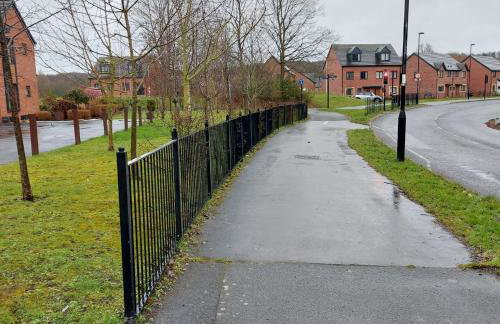 Three Bedroom House in Runcorn Close To The Lake with Parking - Foto 7