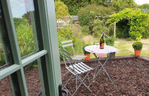 The Bothy near Tenby, Big Projector Screen, Four-poster bed, on-site HOT TUB access via Spa Pack - Photo 35