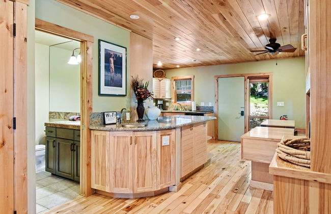 Beachfront Ski Cabin - Photo 9