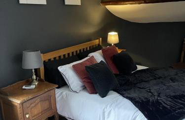Stunning 2-bedroomed Cottage - Photo 54