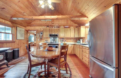 Dog-Friendly Park Falls Cottage with 5 Acres and Lake - Foto 11