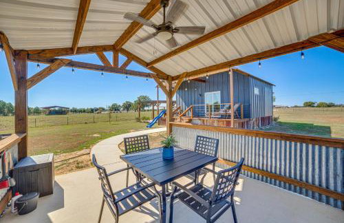 Pond and Grazing Cattle! Rural Getaway Near Van - Foto 25