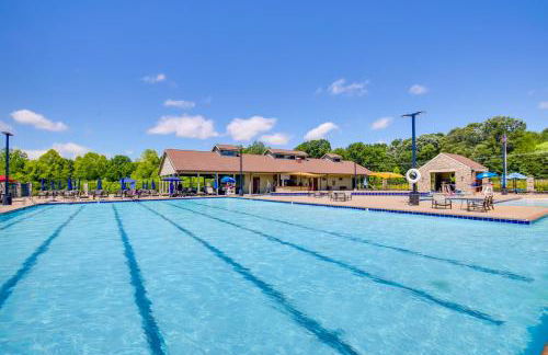 Hot Tub and Barrel Sauna! Lakefront Innsbrook Chalet - Foto 38