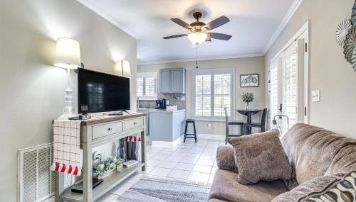 Walk to Beach Waveland Retreat with Yard! - Foto 2