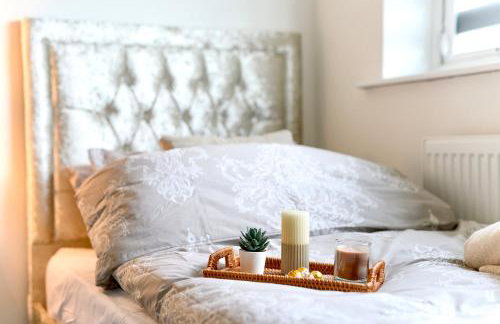 A Luxurious Home with Hot Tub and Man Cave! 9ppl - Foto 14