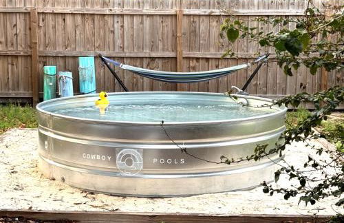 Spacious 4 bedroom 3 bath Clearwater Vacation House Cowboy Pool Fire Pit Games Close to Clearwater Beach Biking Trail Farmers Markets Harbor Health Spa Baycare Ballpark and Ruth Eckerd Hall Golf Courses - Photo 3