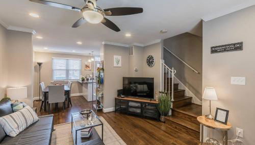 Beautiful 3br 2ba House with cozy backyard by CozySuites - Foto 3