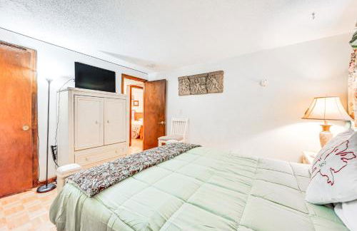 Vintage Windsor Home Private Yard and Covered Deck - Foto 13